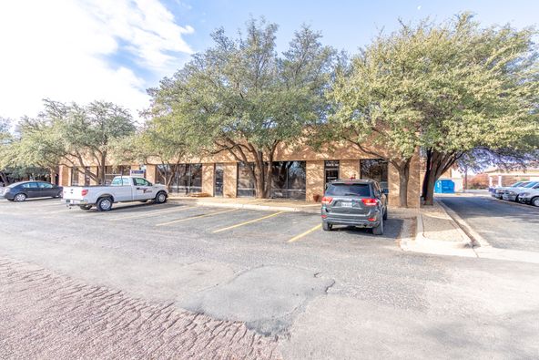 3330 70th St, Lubbock, TX 79413